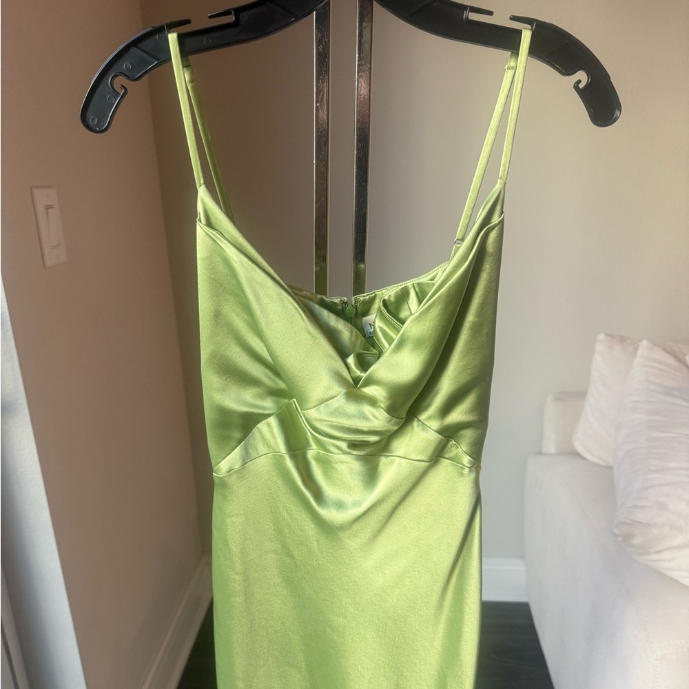 Nicholas Arian Satin-Finish in Green - Picture 6 of 10